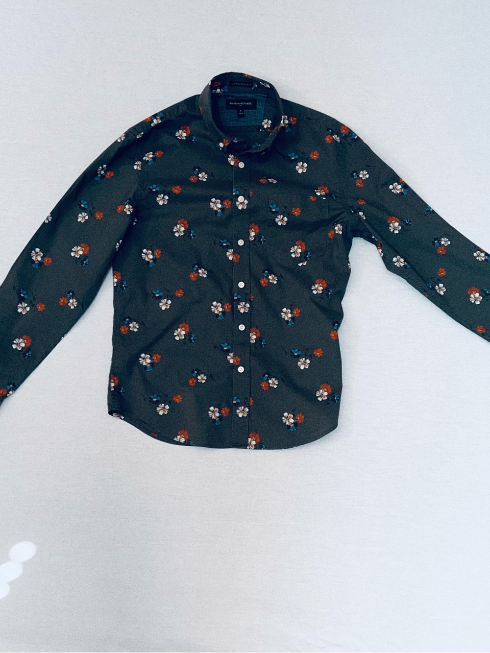 Banana Republic Olive/Blue Green Floral Button-Down Shirt Untucked fit